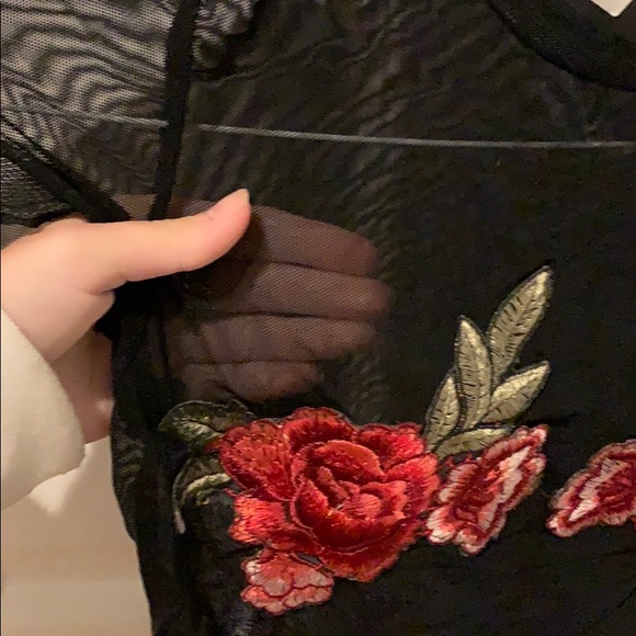 Sheer rose embroidered crop top - Picture 2 of 2